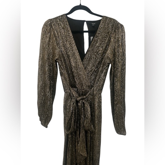 NWT Express Long Sleeve V Neck Metallic Jumpsuit Coktail Romper Party - Picture 3 of 5